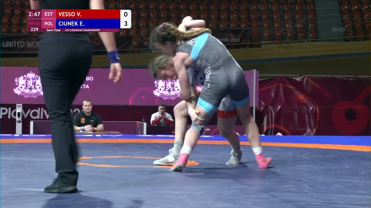 1/2 WW - 65 kg: V. VESSO (EST) v. E. CIUNEK (POL) background