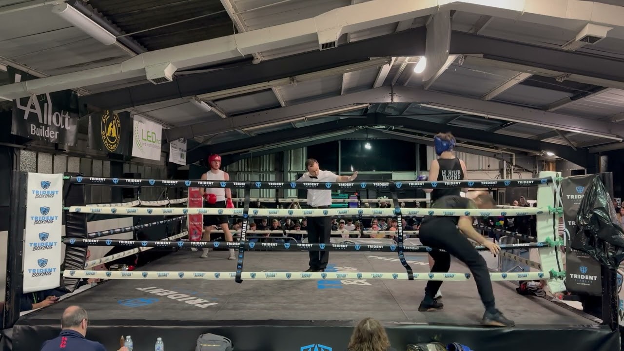 AMATEUR BOXING BOUT | Hands v Dixon background
