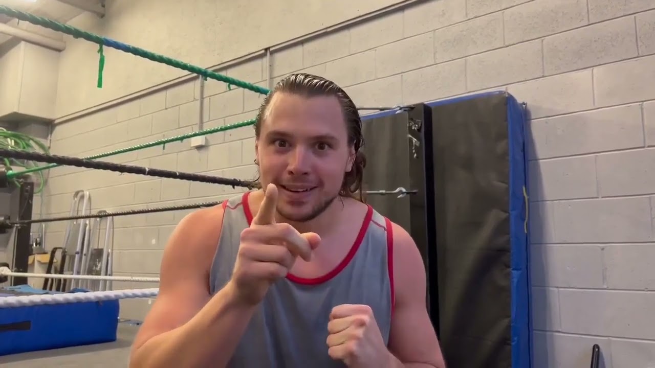 The Dark Horse vows to take Bobbi Diamond's belt background