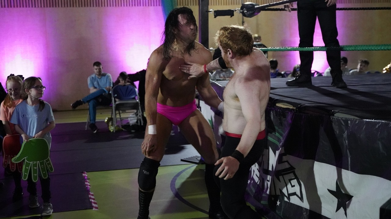 Full Match - The Dark Horse Vs. KMK background