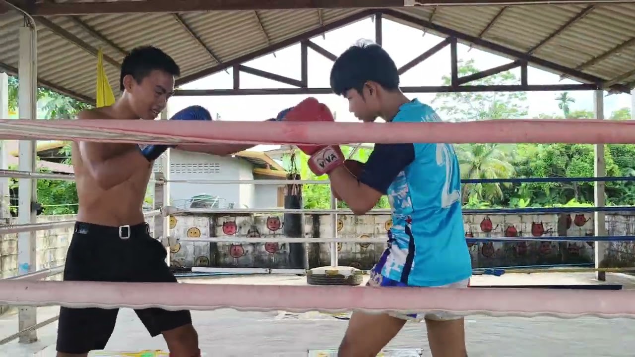 Light weight Muay Thai sparring 