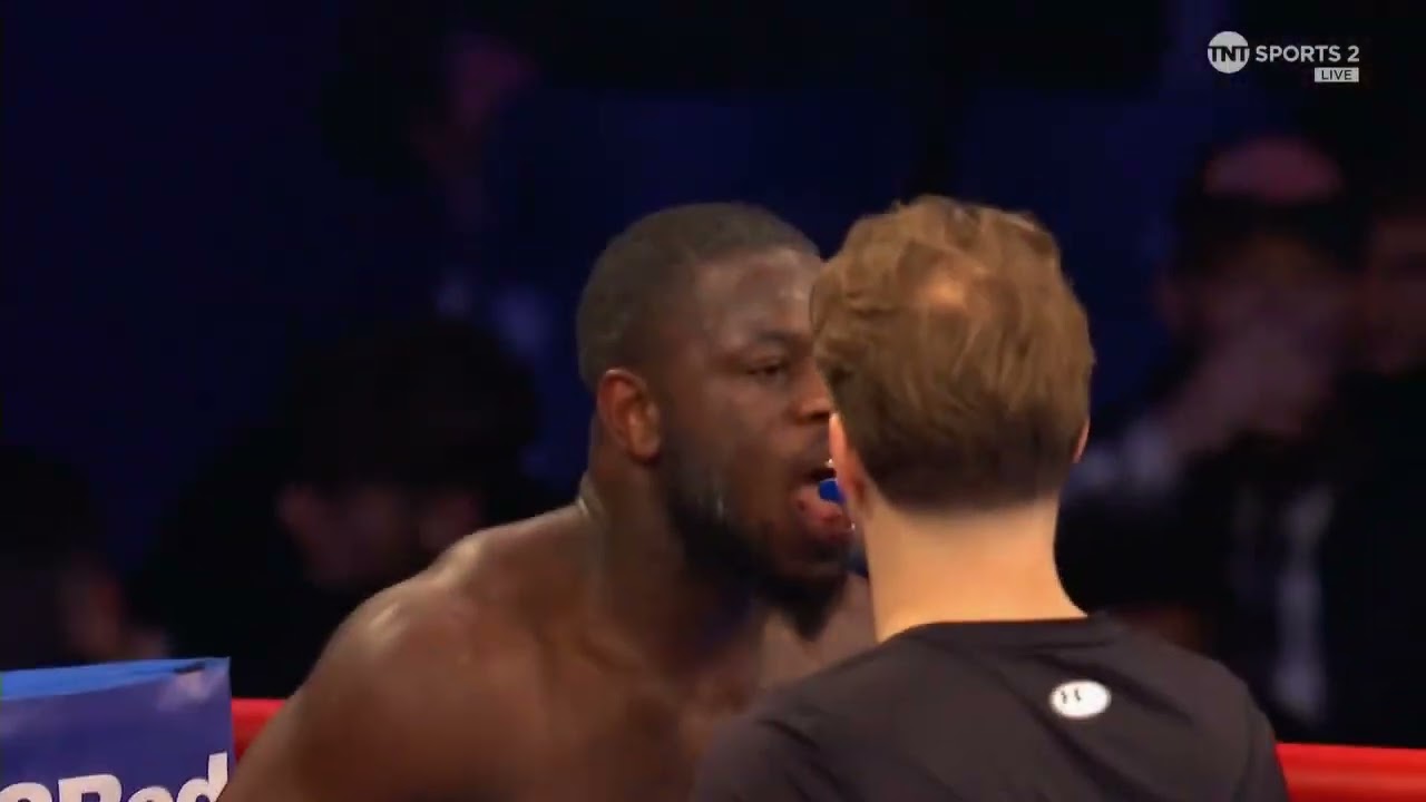 Aloys Junior vs Lewis Oakford background