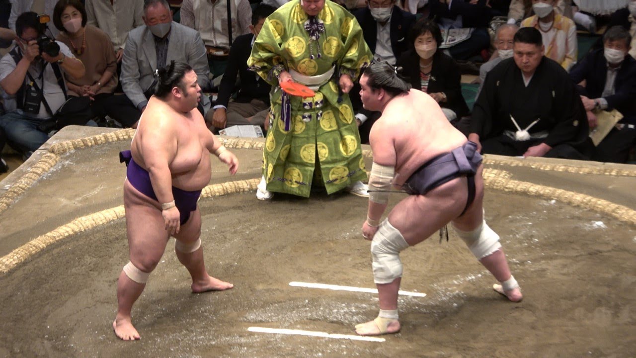 May 2022, Day 13: Titles decided + Terunofuji roars background