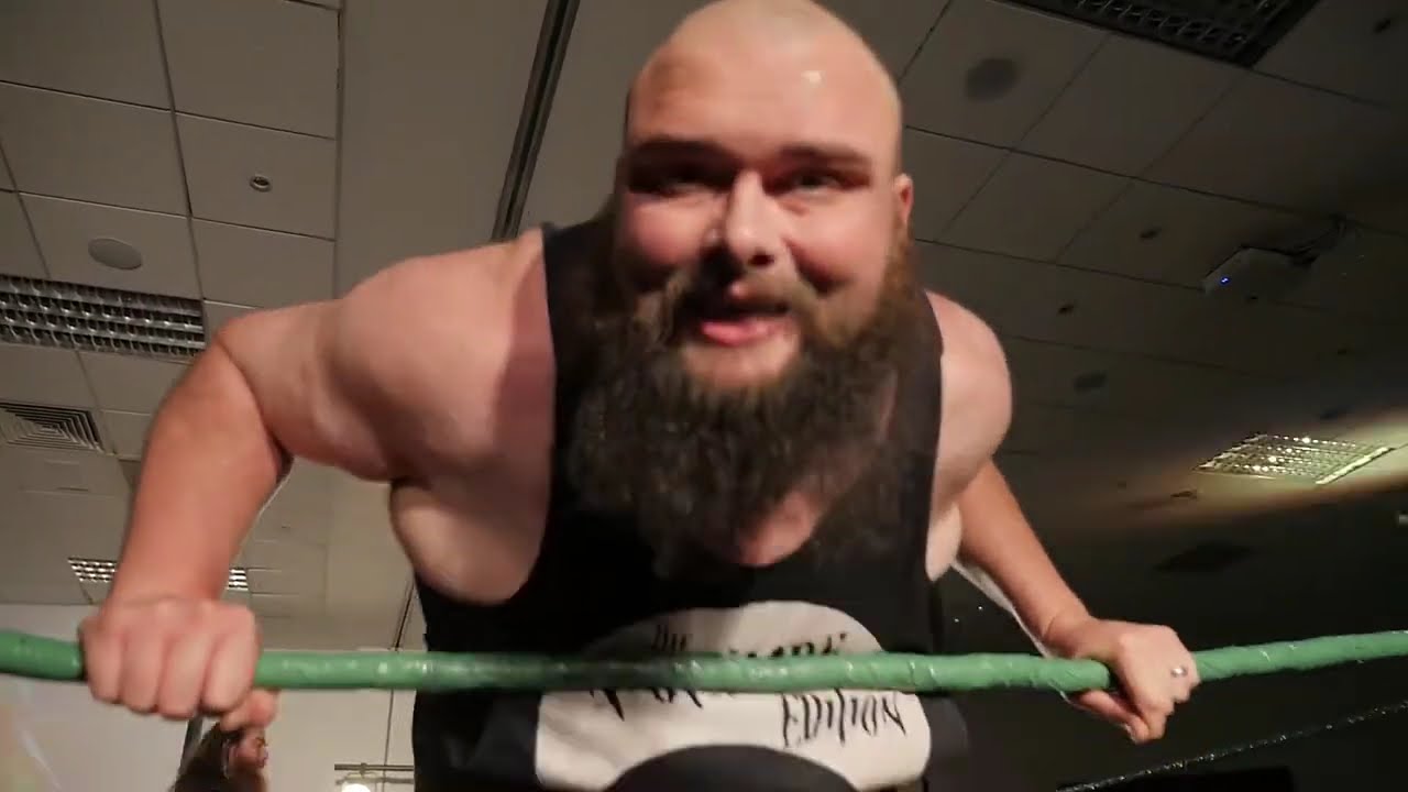 Adam 'Sharkbait' Farrell vs Tron - Titanic Wrestling