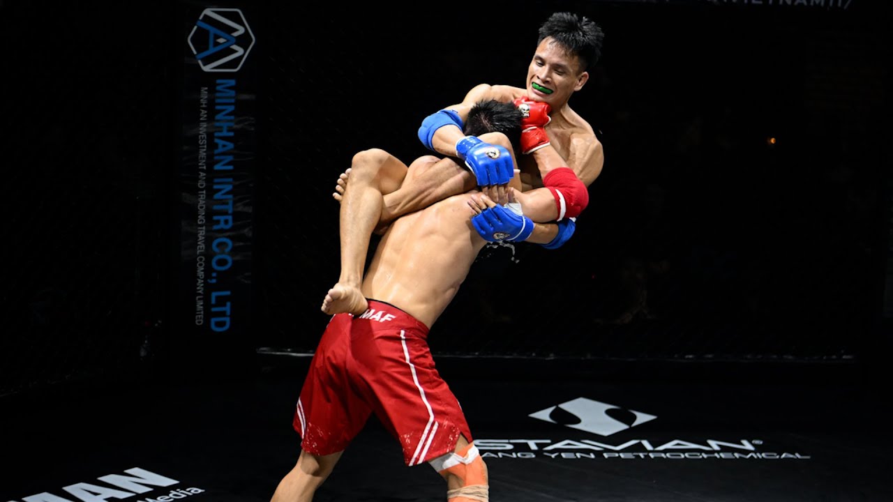Sau trận Nguyễn Trần Duy Nhất, Lê Văn Tuần lại tạo nên trận đấu hấp dẫn với đệ tử Johnny Trí Nguyễn