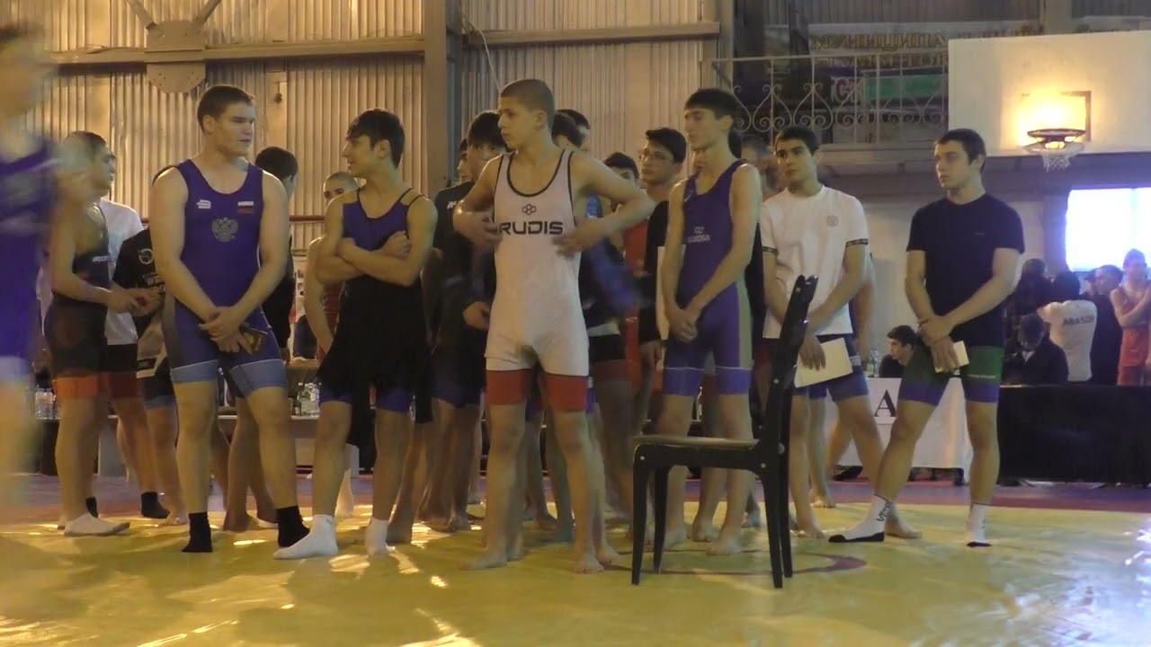 Взвешивание борцов на турнире в Мехельте.