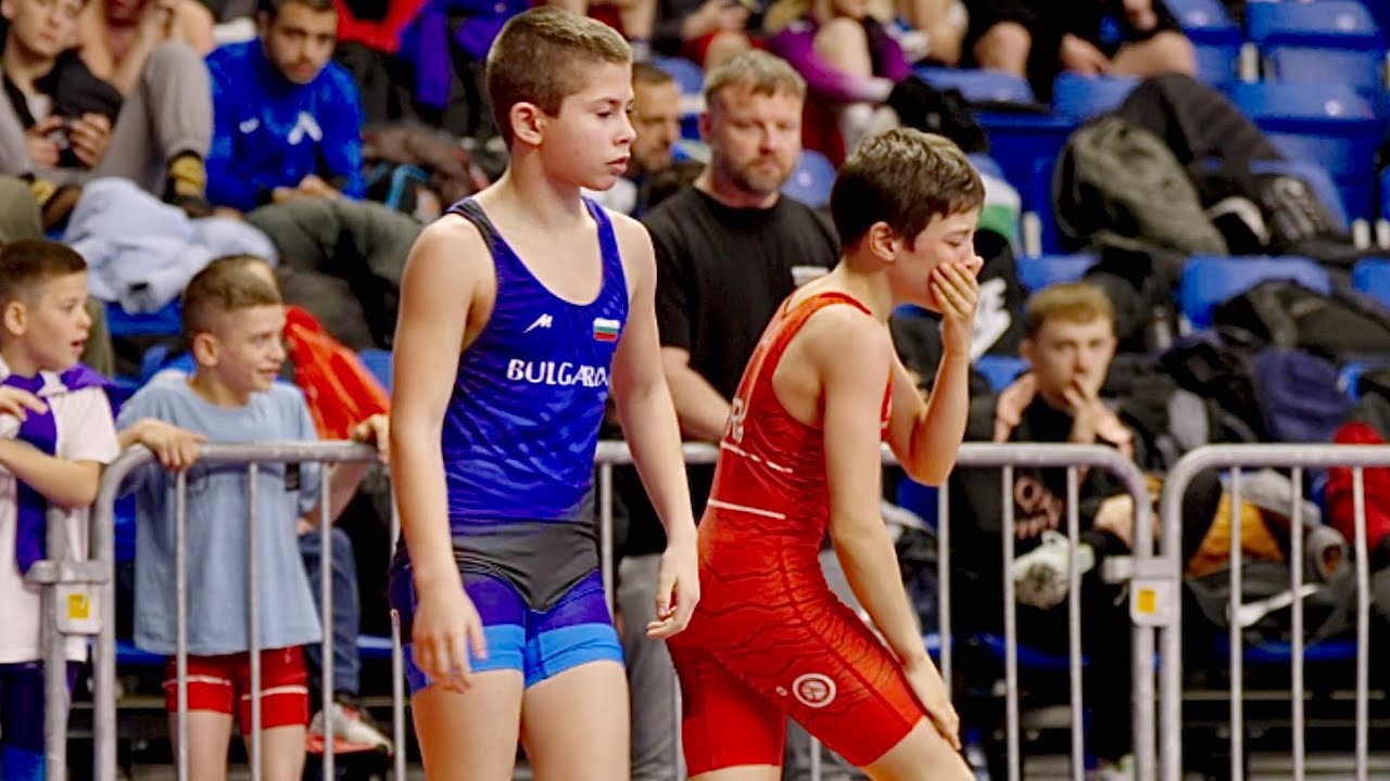 U13 Ways Pace (FRA) vs Asparuh Anastasov (BUL) 42kg. Freestyle boys youth wrestling. B-cam-man