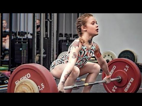9 years old girl lifts 111kg - Aurora van Ulft