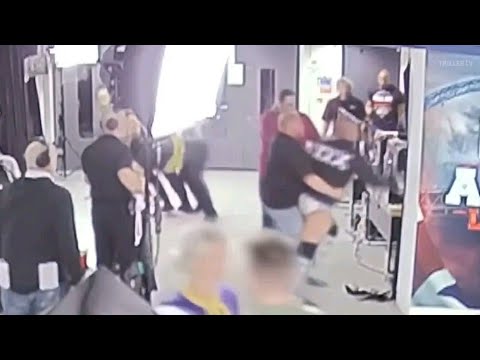 La PELEA de Cm Punk & Jack Perry en el BACKSTAGE de AEW