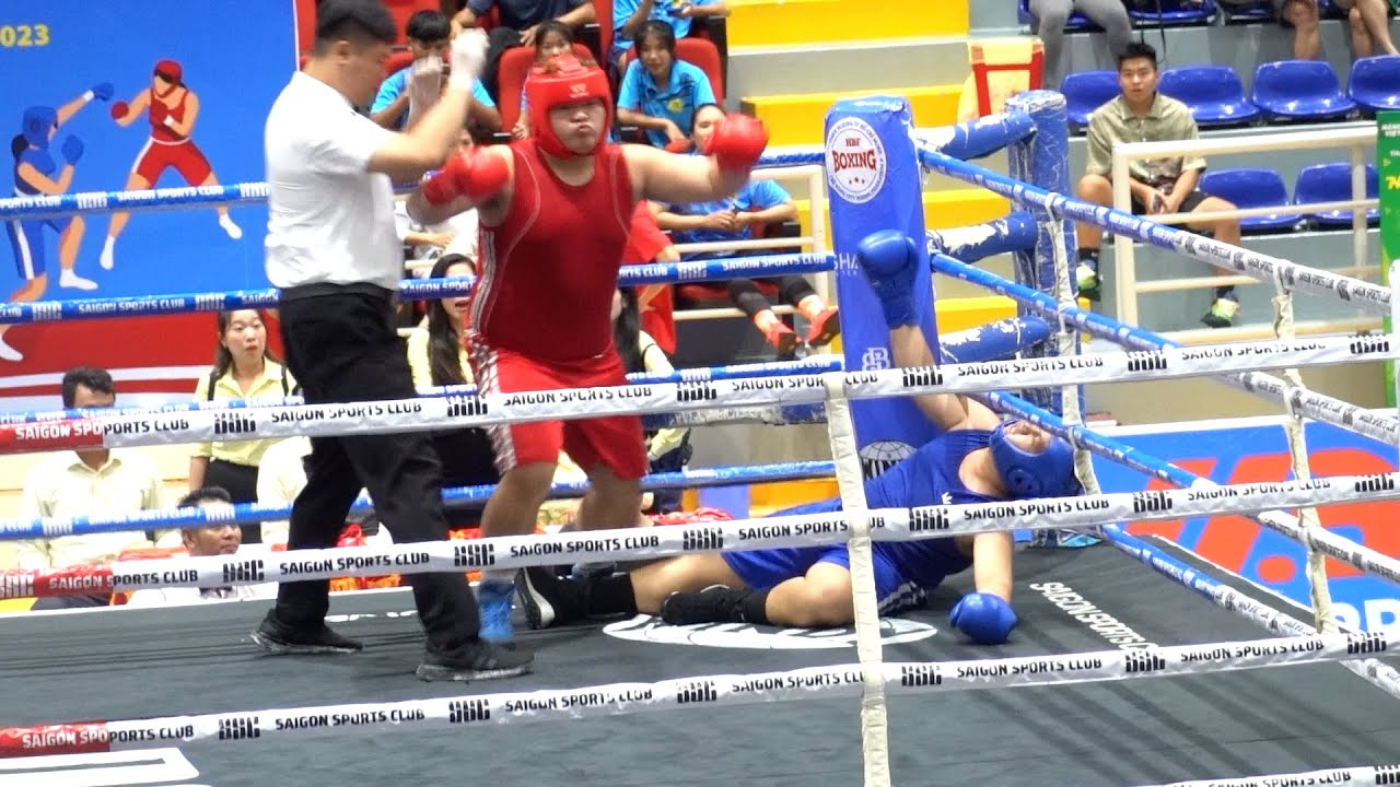 Võ sĩ trẻ Thái Nguyên tung 10 cú đấm búa bổ KNOCK OUT đối thủ trong 27 giây backdrop