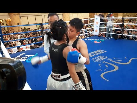 Thu Nhi bị võ sĩ Thái Lan vừa HÔN vừa ĐẤM trên võ đài |Thailand female boxer kisses Vietnamese rival background