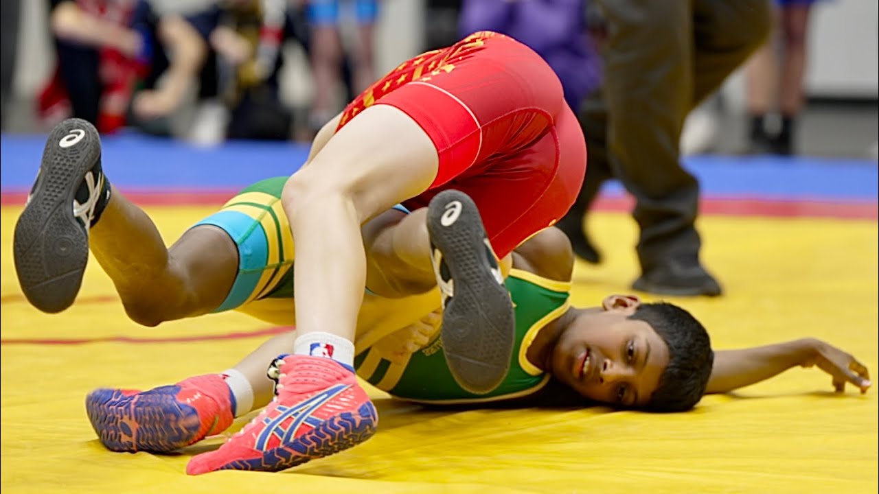 U13 Jurii Kolev (DEN) vs Sanjeev Tharmalingam (SWE) 32kg. Greco-roman boys youth wrestling.