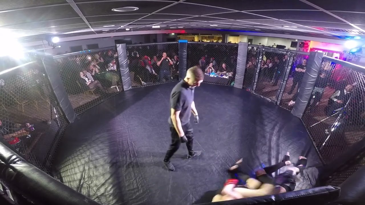 HULL | MMA | IRON KEMPY VS WILLY 'THE KID' DERVEY background