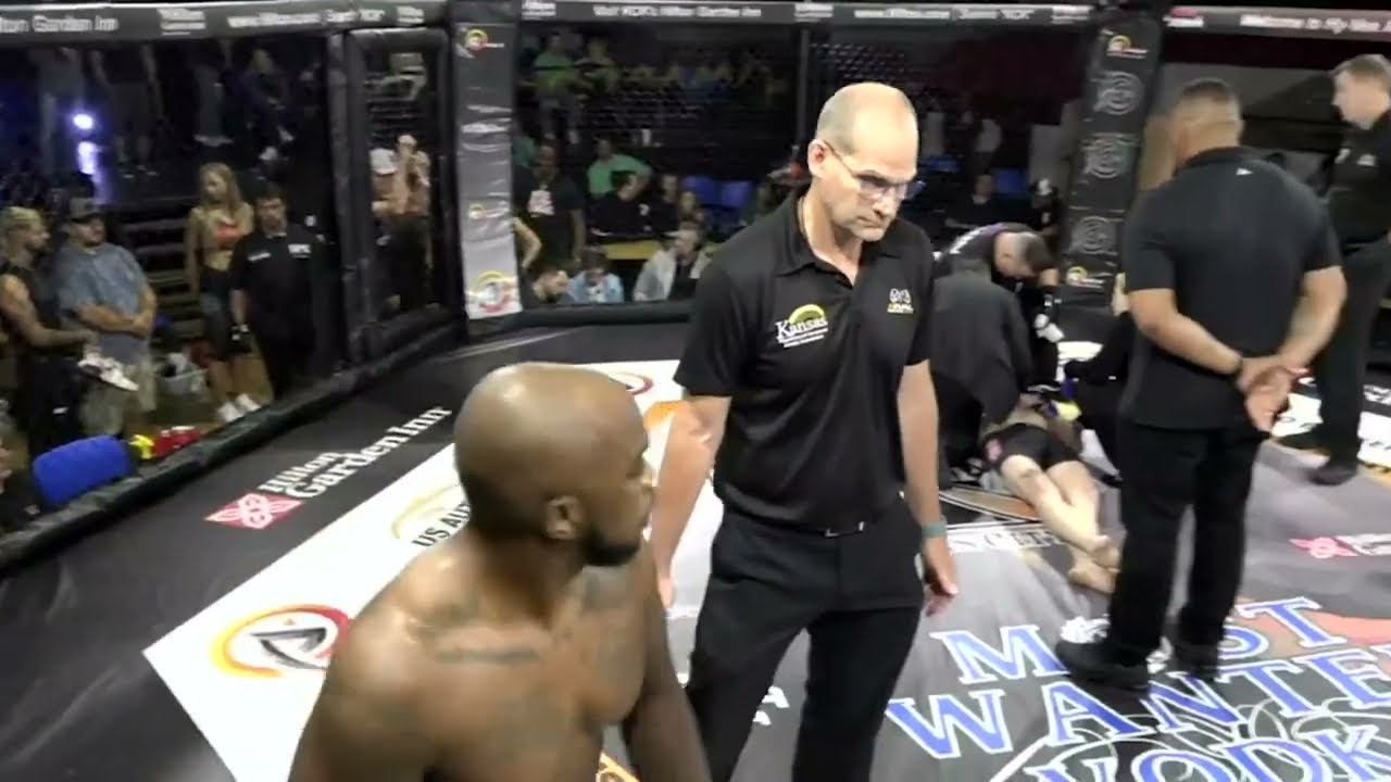 Apex 5 Tyler Jones vs Deron Carlis background