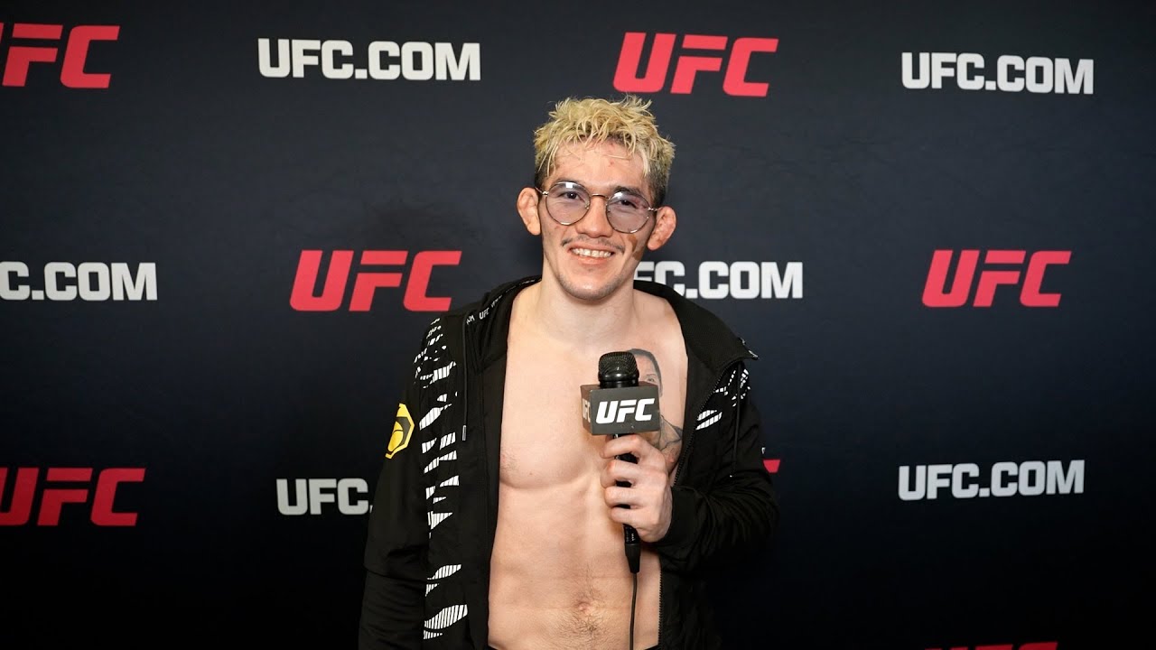 Melquizael Costa comemora a terceira vitória seguida no Octógono | UFC México