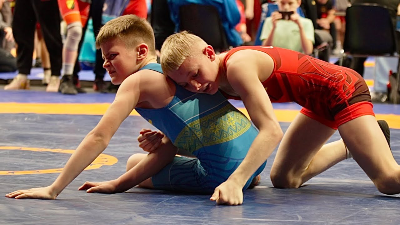 U13 Yurii Symak (UKR) vs Dmytro Pavlenchak (UKR) 47kg. Freestyle boys wrestling. B-cam-m background