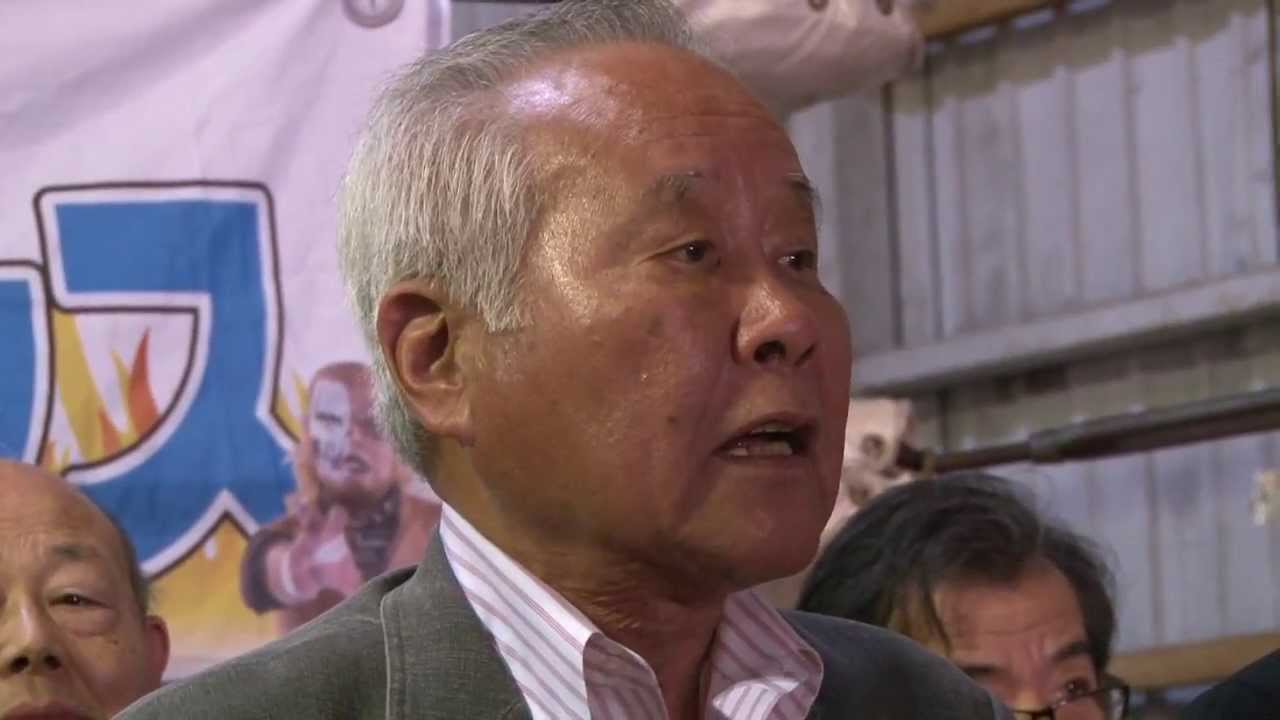 横浜商店街プロレス会見 background