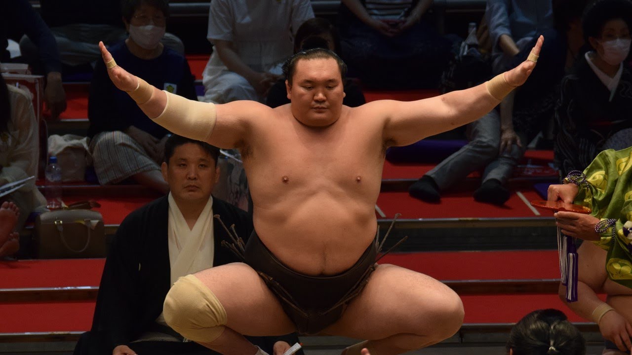 Sumo legend Hakuho to retire (Sep 27th 2021) background