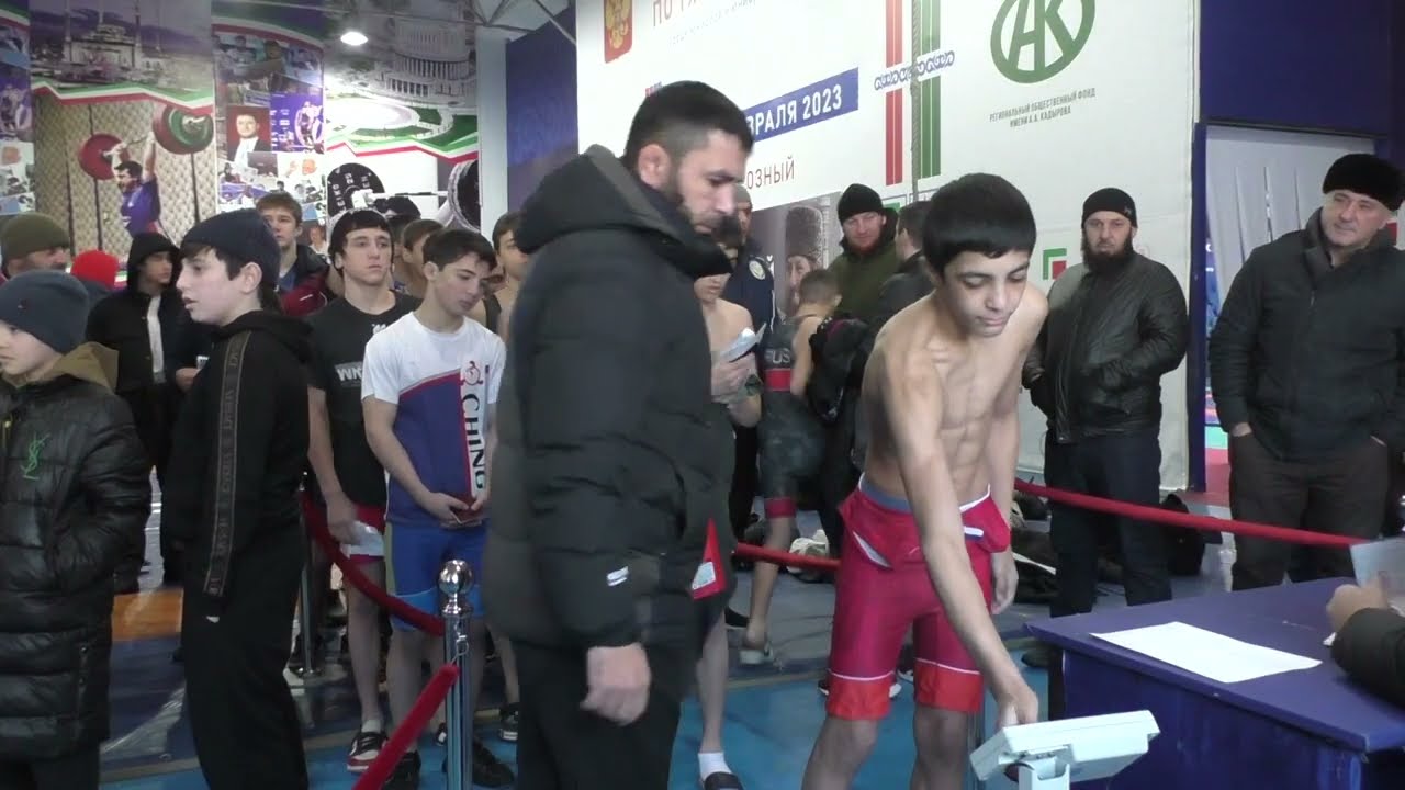 Взвешивание борцов на первенстве СКФО в Грозном.