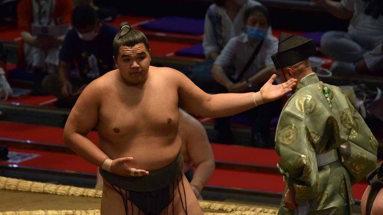 Giant Hokuseiho OUT; Tochinoshin mulls return