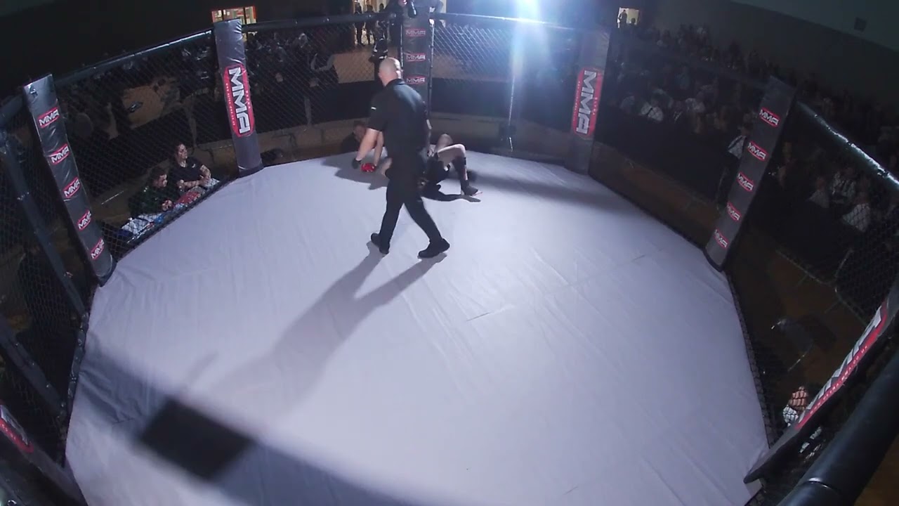 BASILDON | MMA | ALBERT BROOKS VS LIAM UPSON background