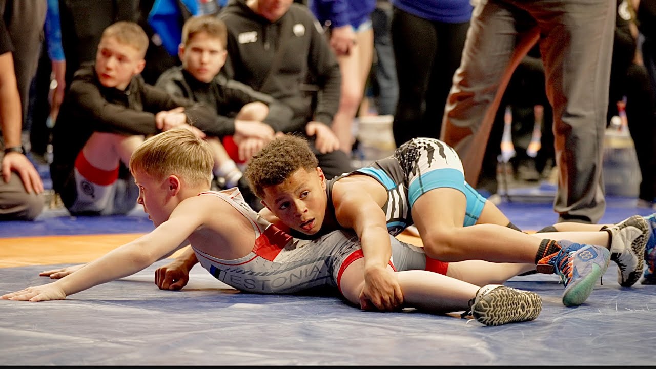 U13 Arseni Romu (EST) vs Blaize Tingle (GBR) 42kg. Freestyle boys youth wrestling. B-cam-man