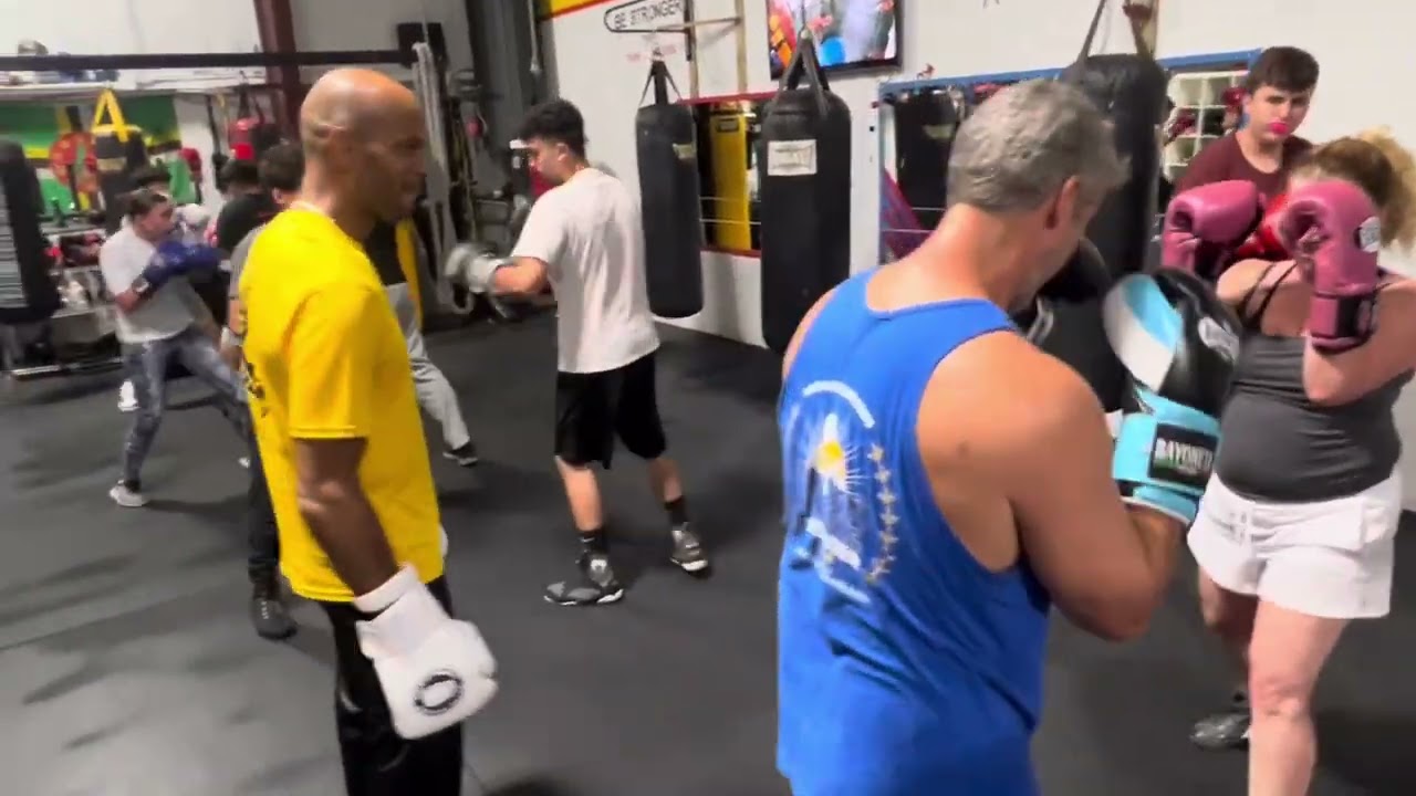 LEARN HOW TO BOX IN OVIEDO FLORIDA. Group classes that will guide you to become a boxer.