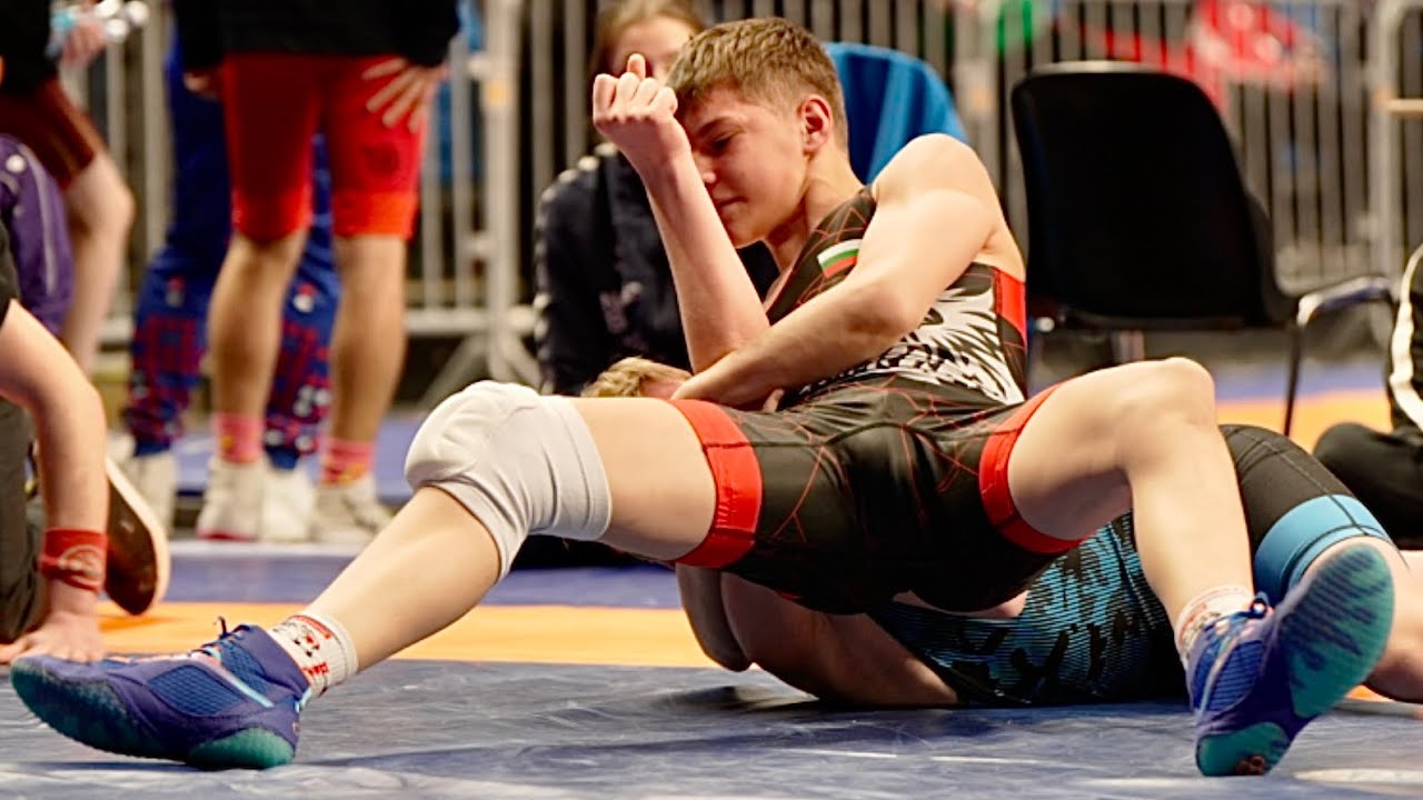 U13 Simeon Zhelev (BUL) vs Daniels Sisko (LAT) 59kg. Freestyle boys youth wrestling. background