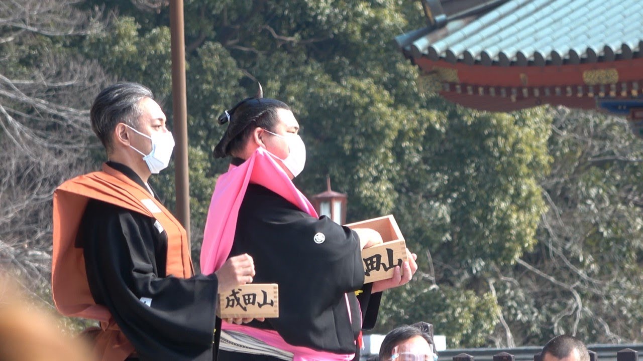 Sumo Bean Throwing, 2022 (成田山の豆まき、 現地撮影、2022年)