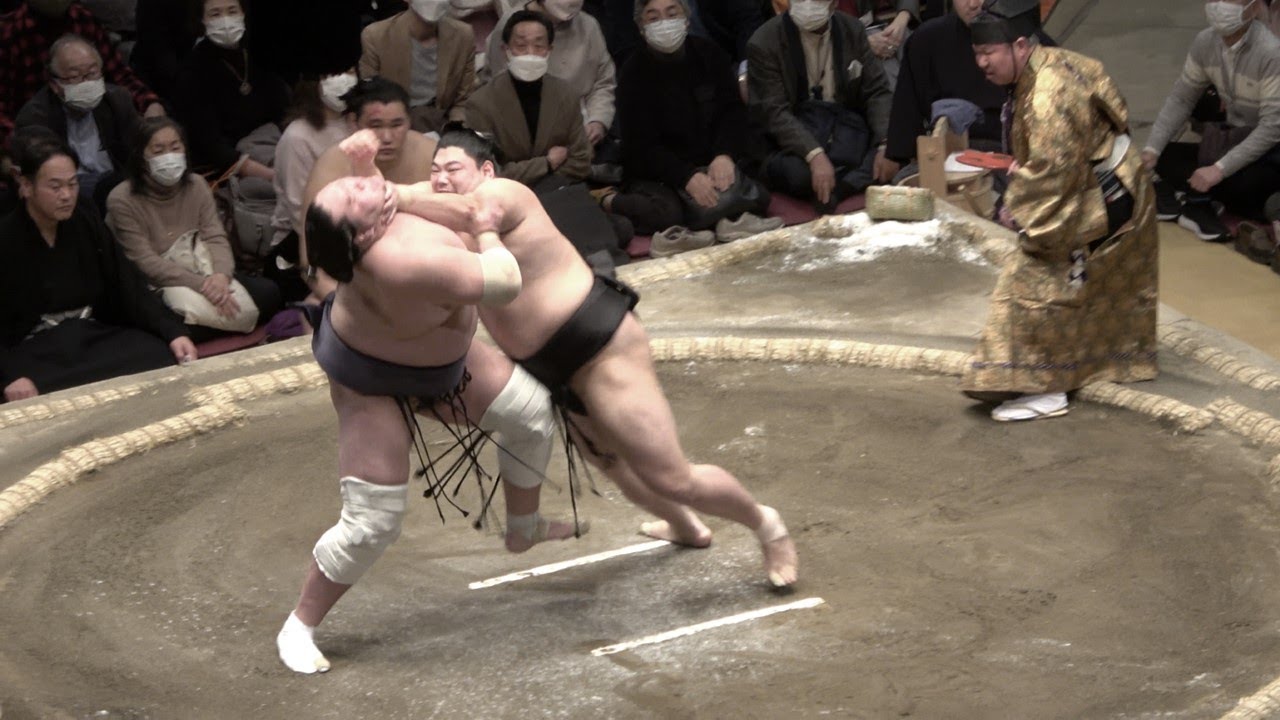 January 2022 Sumo, Day 14: Crunch time background