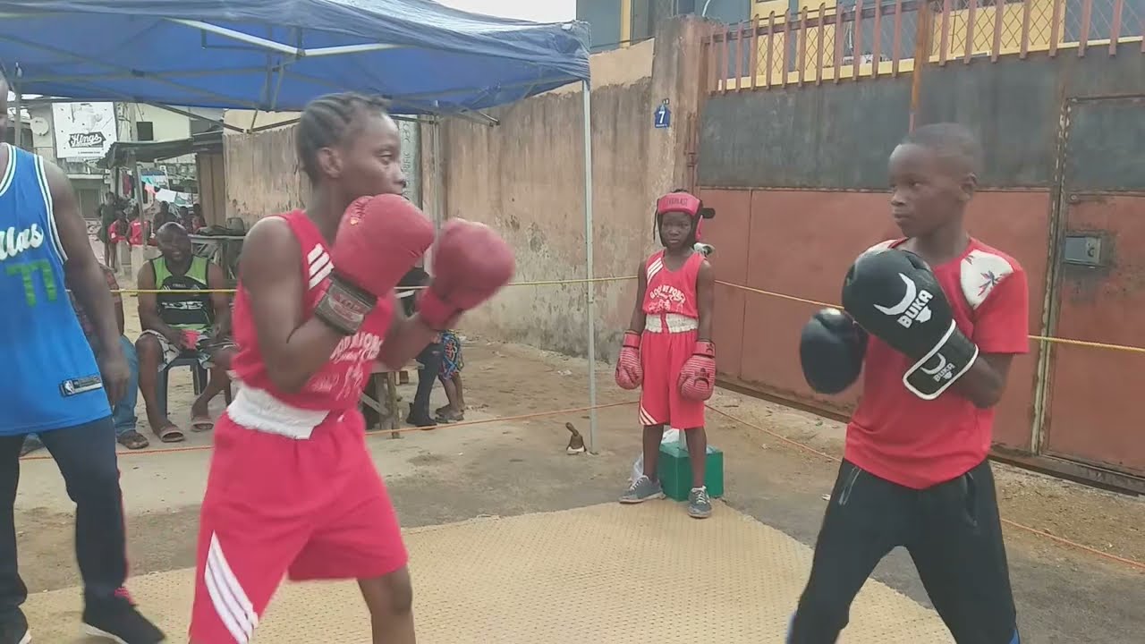 A VISITOR BOXER VS INDOMIE
