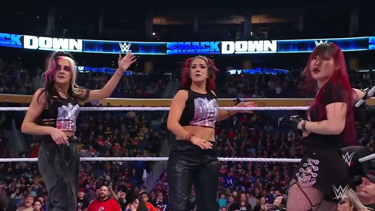 Tegan Nox returns to WWE to save Liv Morgan from Damage CTRL: SmackDown, Dec. 2, 2022 background