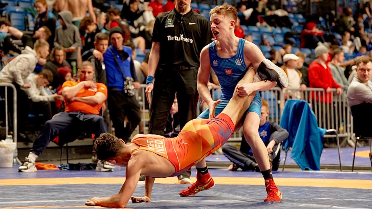 U15 Raffaele Height (NED) vs Witek Pawlik (POL) 52kg. Freestyle boys youth wrestling. background