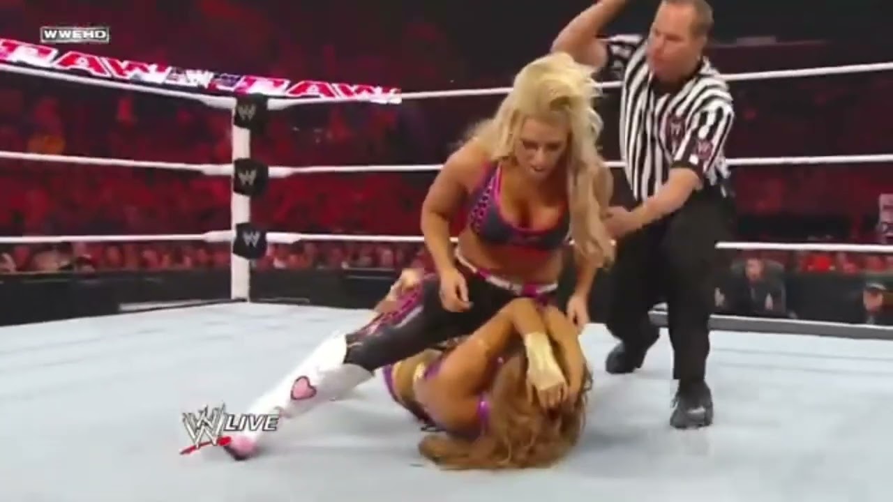 Kelly Kelly & Eve Torres vs. Beth Phoenix & Natalya: Raw, September 19, 2011 backdrop