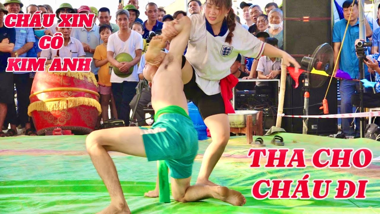 Cháu sợ lắm rồi cô Kim Anh tha cho cháu đi ạ .? Mens Women's Traditional VietNam wrestling. background