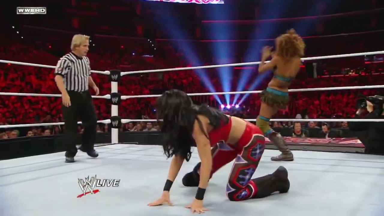 Fox, Hall & Maryse vs. Torres, Kim & Melina - 6-Diva Tag Team Match: Raw, Aug. 16, 2010