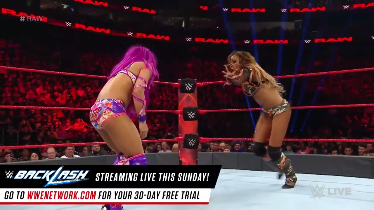 Alicia Fox vs. Sasha Banks: Raw, May 15, 2017 background
