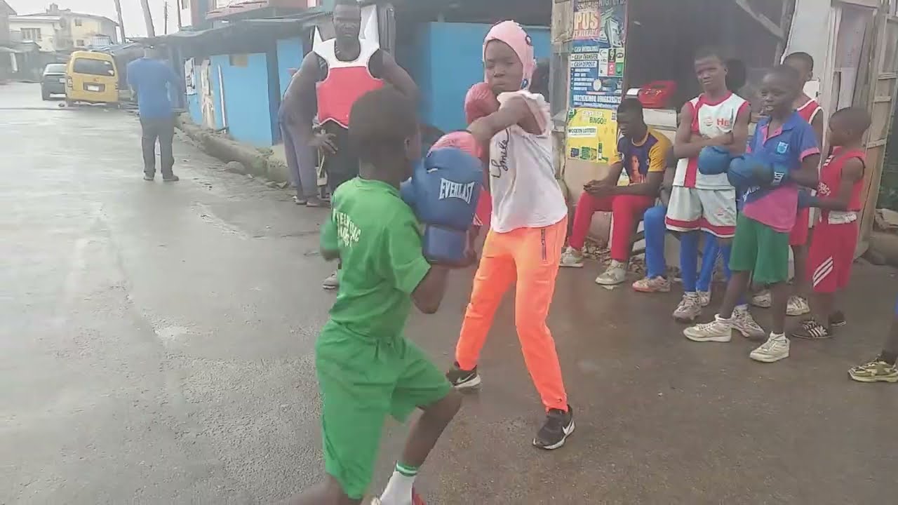 Boxing Training between The Beginner and Alamin background