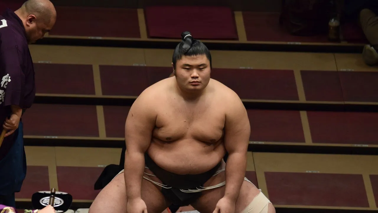 Meet NEW sekitori Takakento background