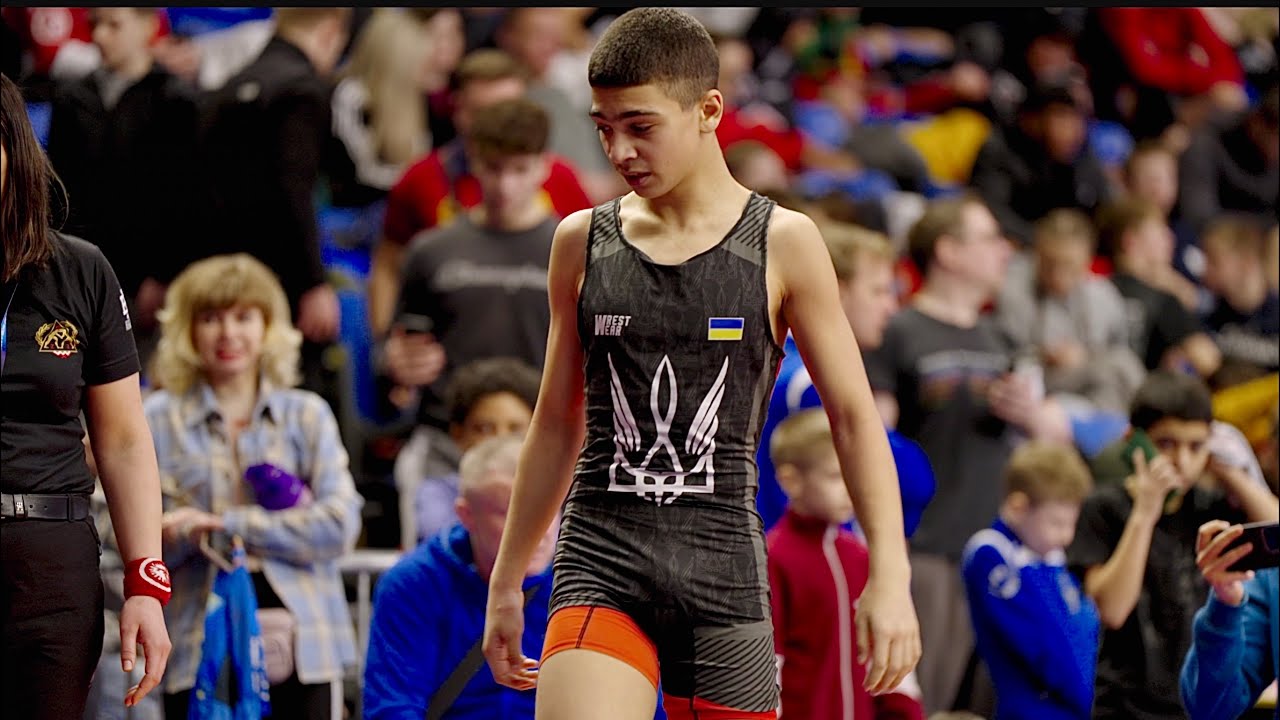 U13 Pynhan Abbasov (UKR) vs Timo Tanel (EST) 59kg. Freestyle boys youth wrestling. B-cam-man