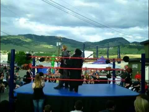 Cremator Von Slasher vs Andy "The Dreadful" Bird - BWW background