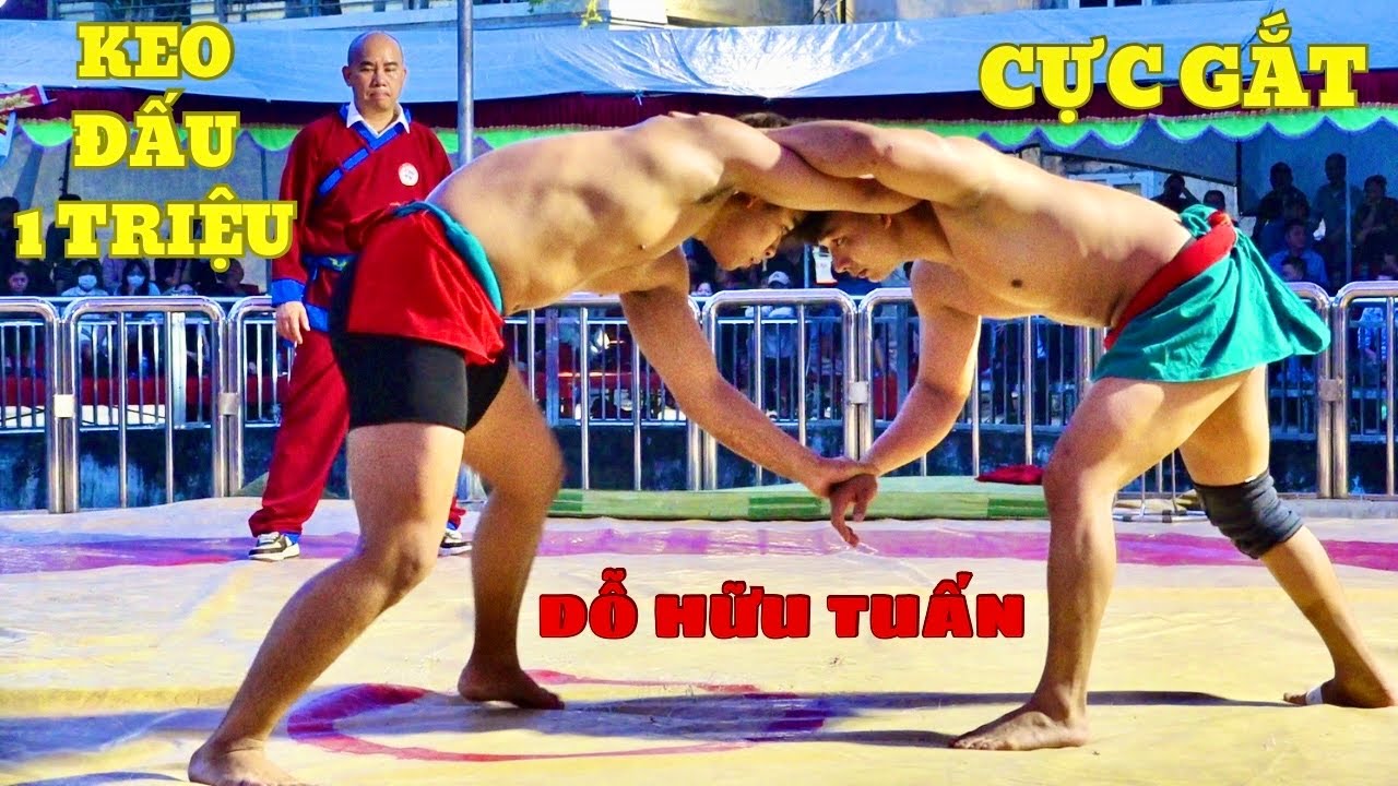 Xanh chín ĐỖ HỮU TUẤN & HÙNG CAND keo vật 1 triệu tai Trang Liệt mens wrestling. background