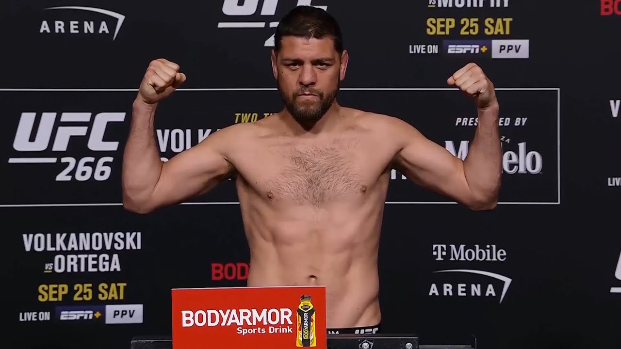 UFC 266: Официальное взвешивание background