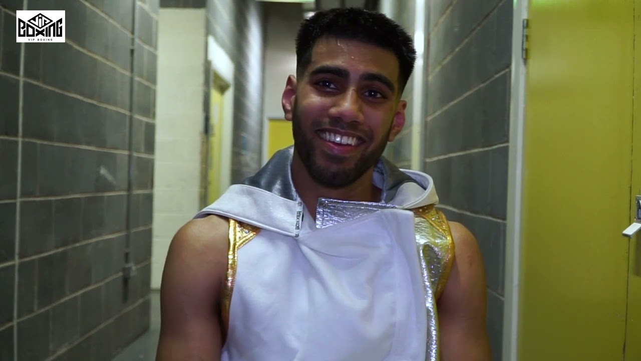 Moniah Miah makes his professional debut with a clear points, in front of a packed Bolton crowd