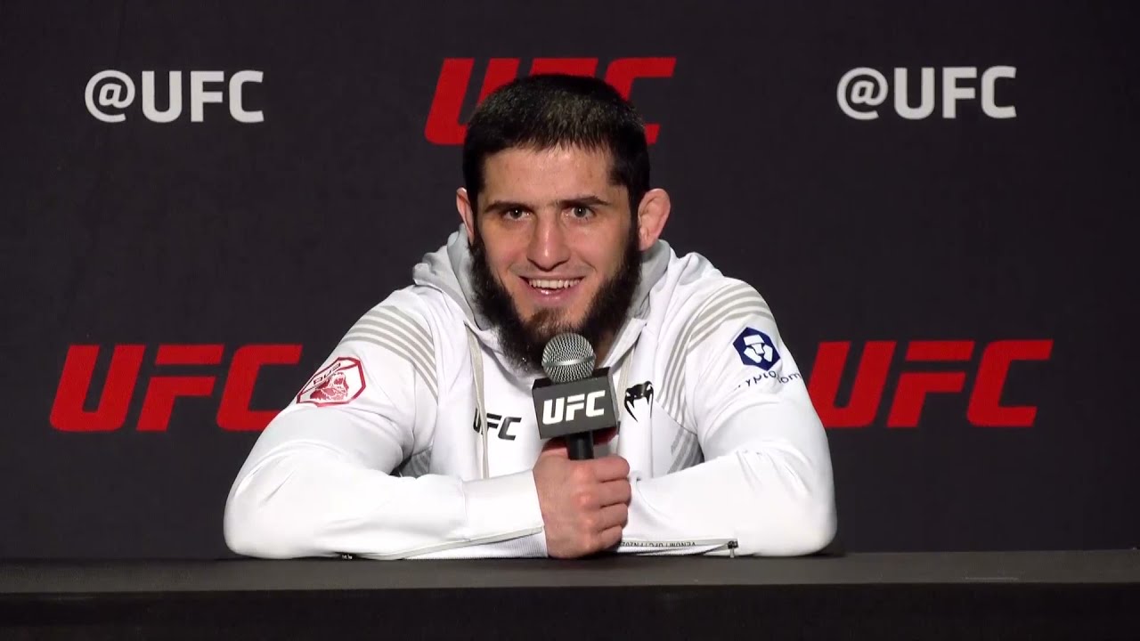 Ислам Махачев на пресс конференции после UFC Вегас 49 background