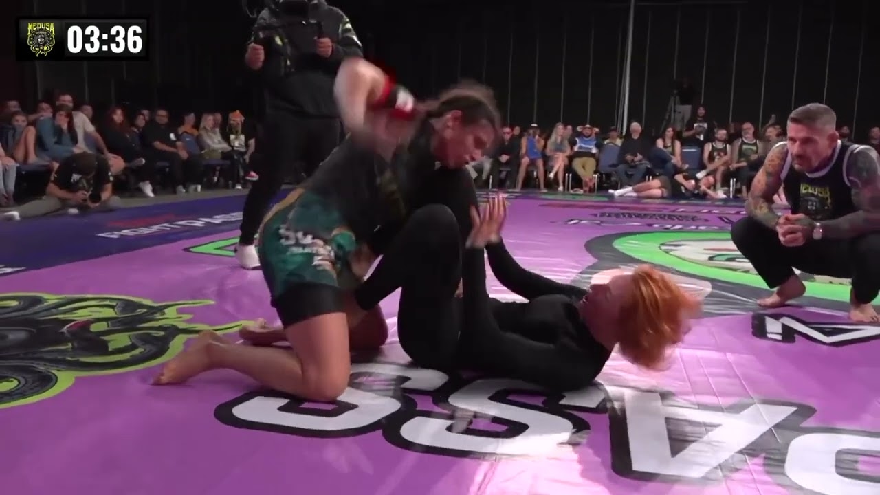 Rosario Arana vs Lili Racz Medusa 6