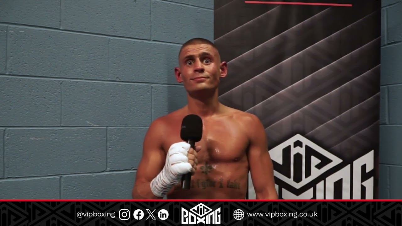 HARRY WINNARD makes his professional debut, beating Jack England 39-38 backdrop