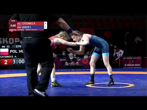 BRONZE WW - 53 kg: A. CZYZOWICZ (POL) v. S. SZEKER (HUN) background
