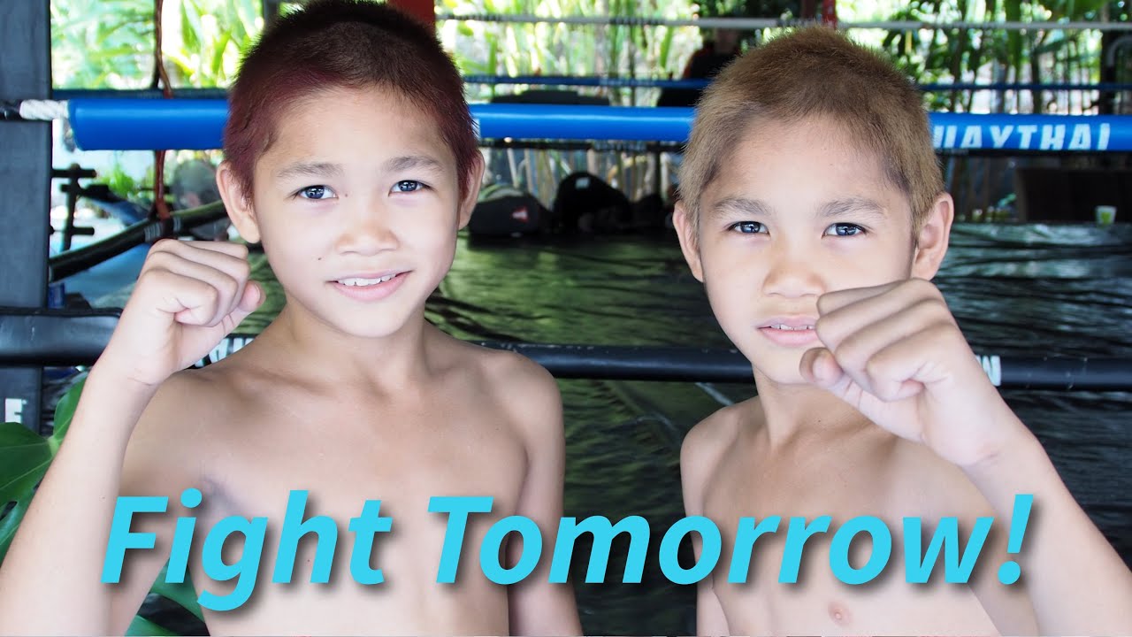 แจ้งข่าวแจ้งสถานะการ明日決戦!!Tomorrow Samurai Ninja Ferrari Fight! background