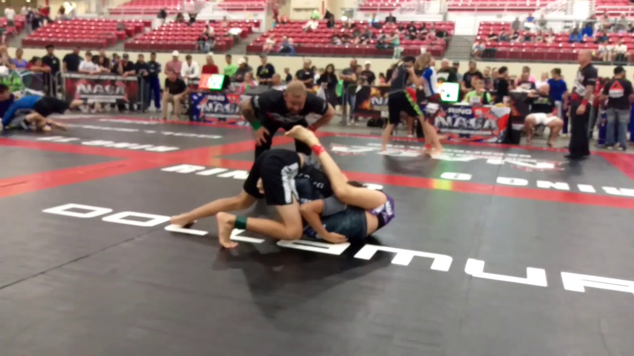 Girl vs Boy Jiu Jitsu